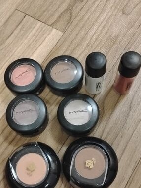 MAC Cosmetics Women Makeup Eyeshadow and Set in Pink, Nude, Brown